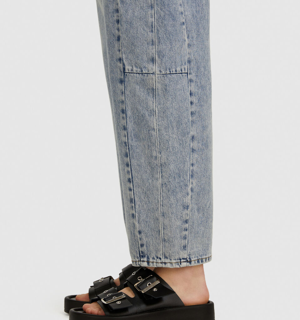 Barrel leg jeans - women's carrot fit jeans - Light Blue | Sisley image number 5